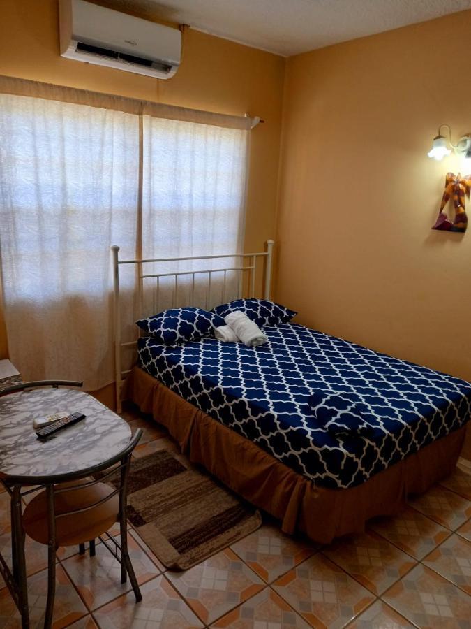 Beverley's Guest House, Nevis Extérieur photo