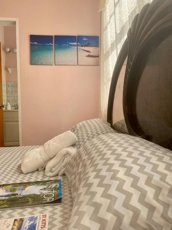 Beverley's Guest House, Nevis Extérieur photo