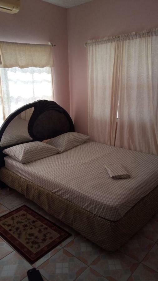Beverley's Guest House, Nevis Extérieur photo